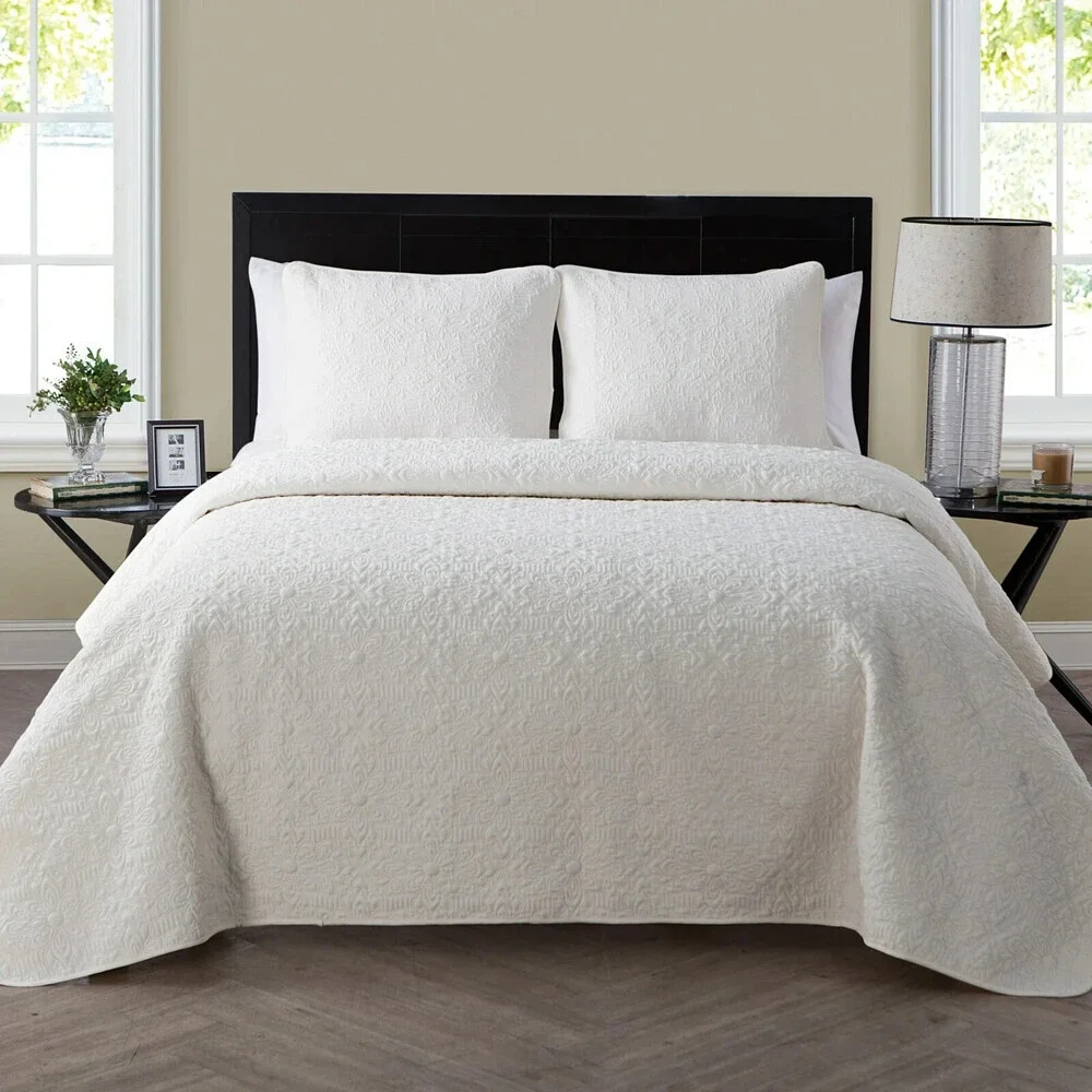 VCNY Home Caroline Quilt Set Full/Queen White Embossed Floral 3-Piece BED62